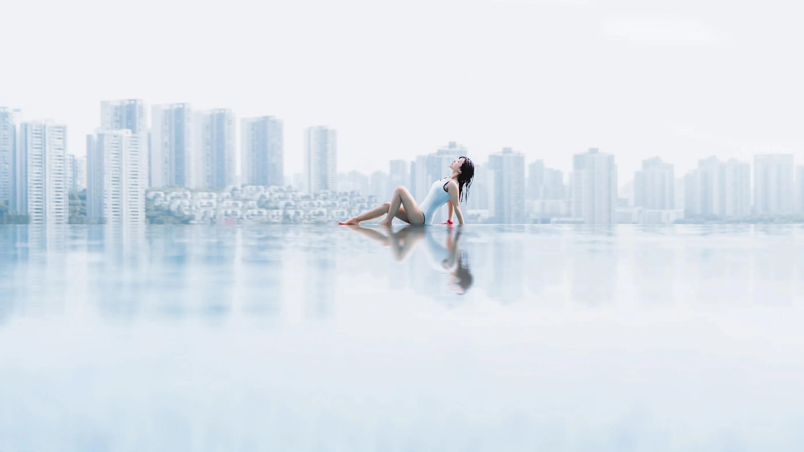 [YITUYU艺图语]2022.08.29 纯白泳池 镜酱_ [26P]插图
